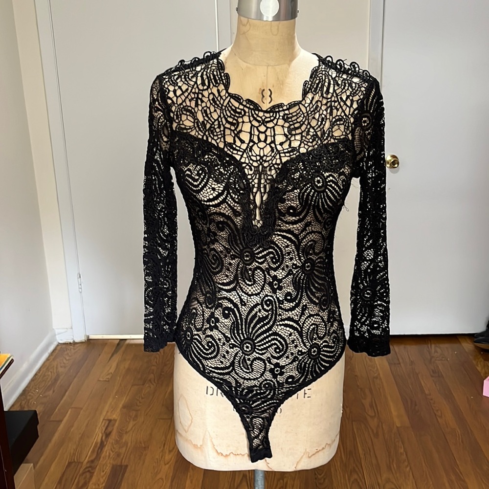 Beautiful Lace Bodysuit Sz S 💕 Same Day Ship 🙋🏾‍♀️